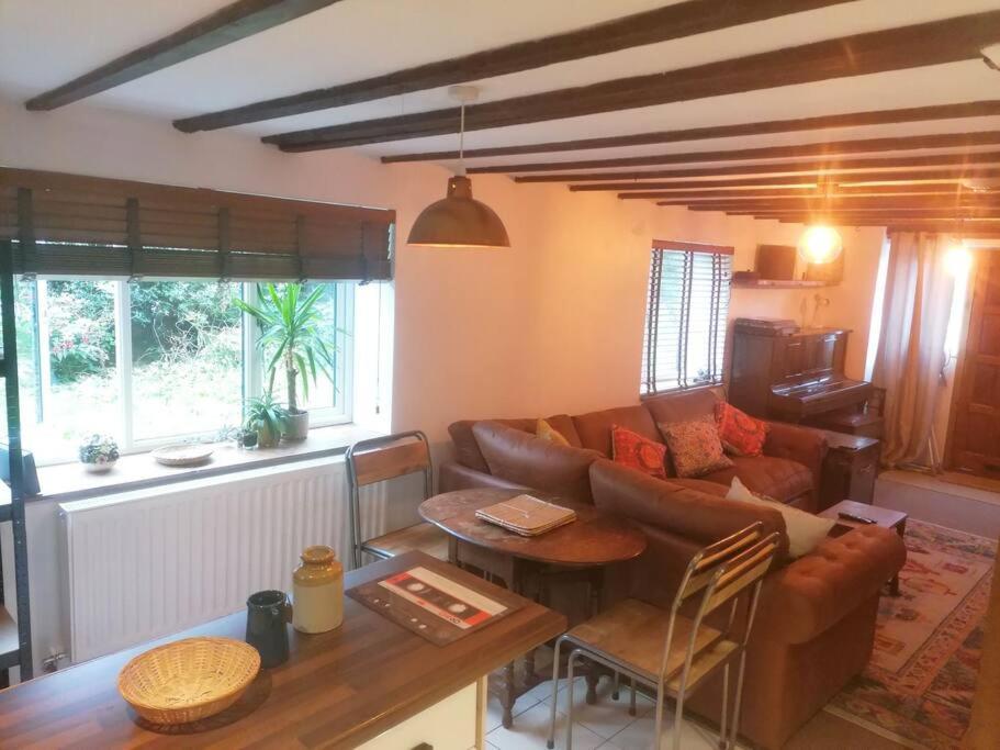 The Old Barn, Cosy Townhouse In Leominster Villa Exterior photo